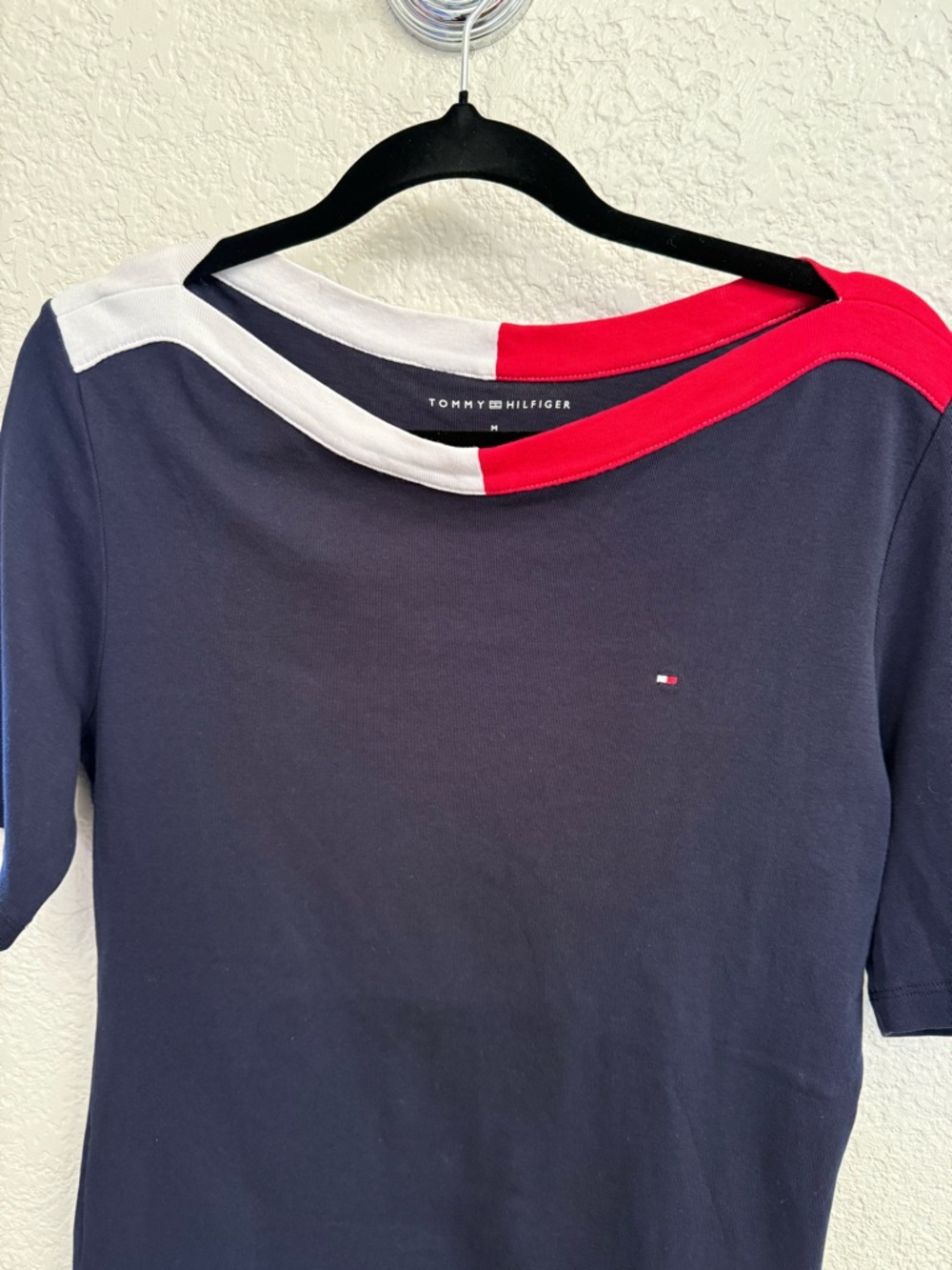 Tommy Hilfiger Navy Short-Sleeve Tee with Red & White Crew Neck Medium 💯% Cotton - Picture 4 of 16